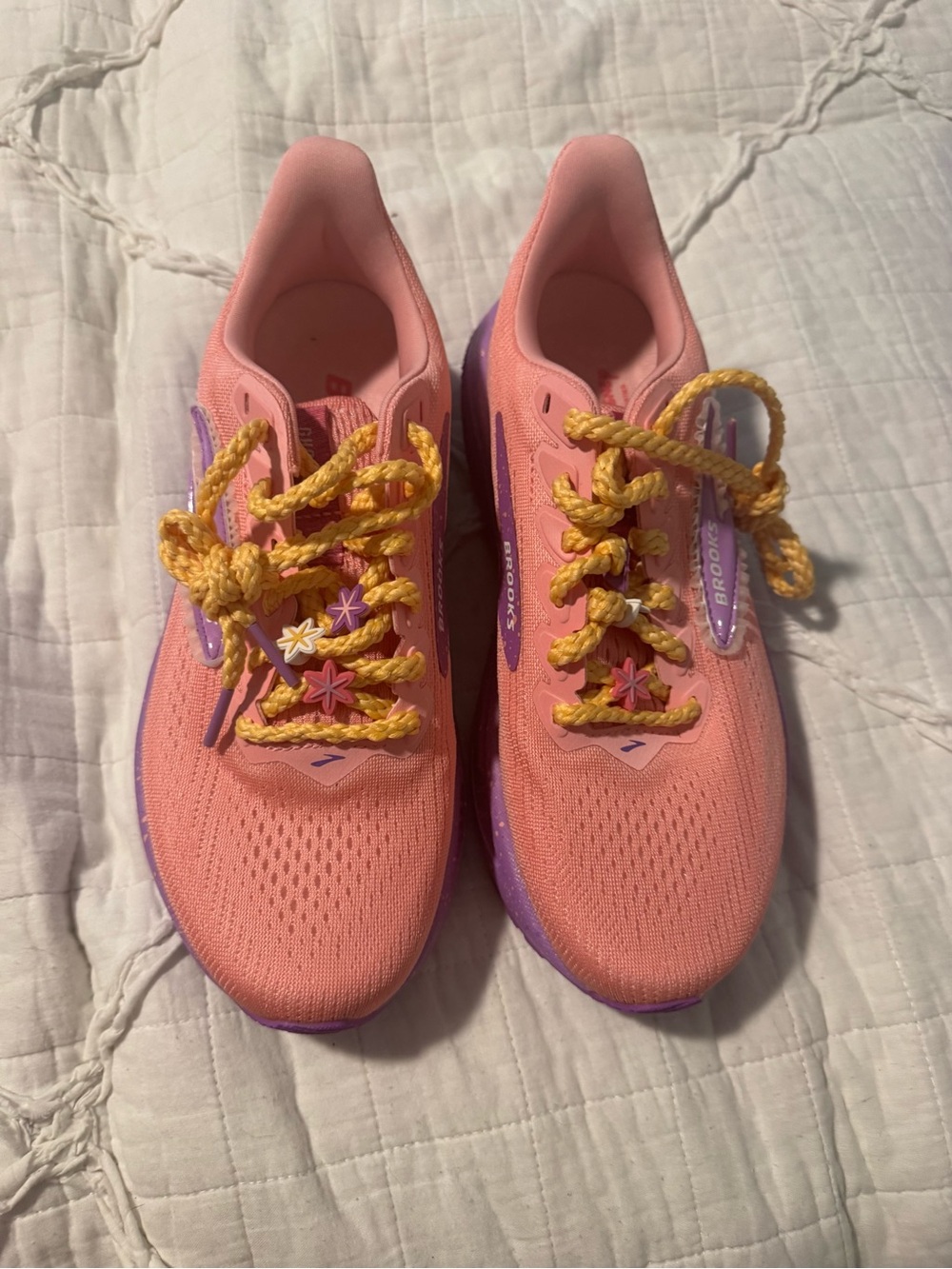 RunDisney Brooks Rapunzel shoes. 7.5 wide - Picture 2 of 4